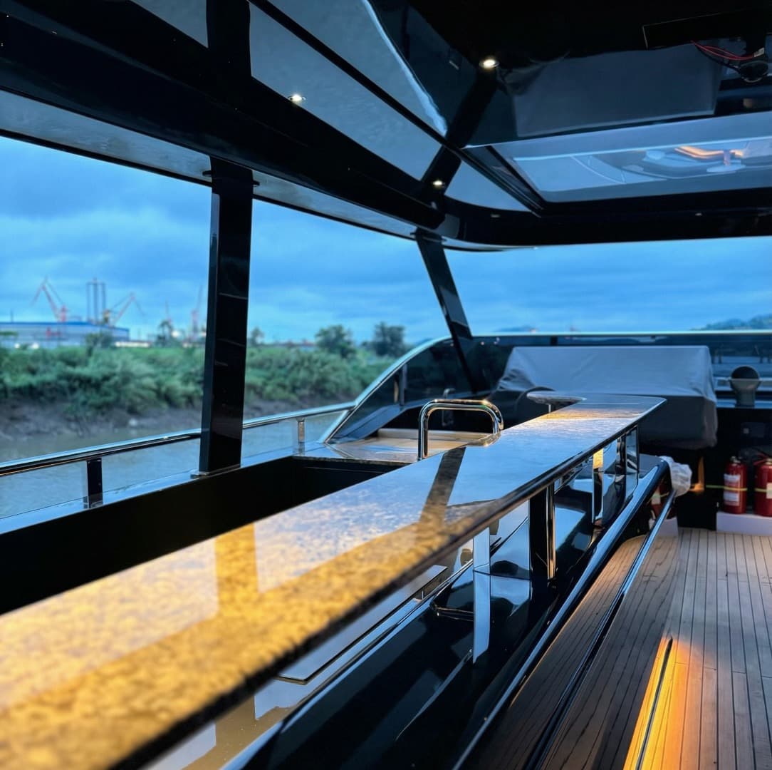 Allegro Flybridge Yacht